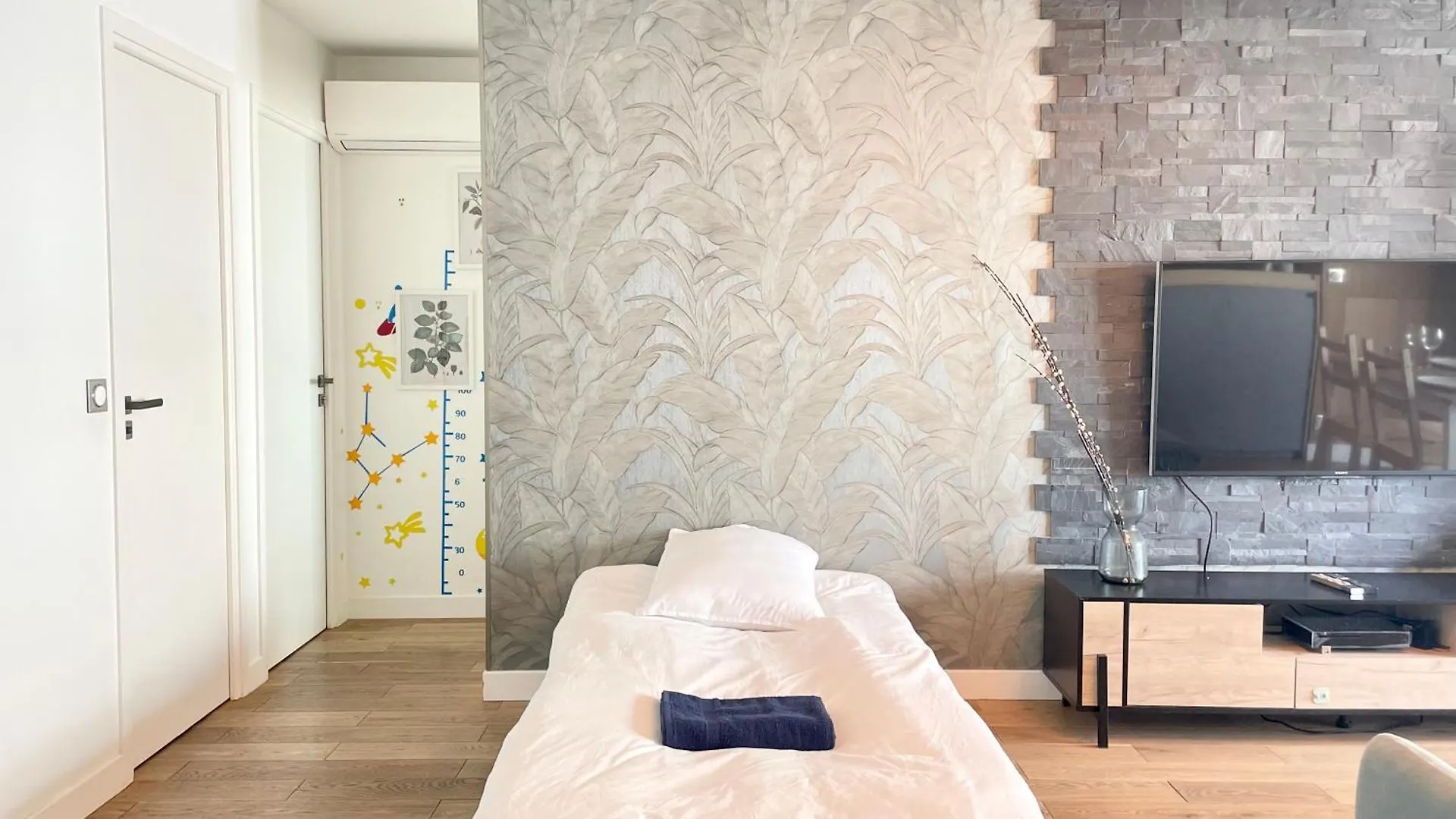 129 - Splendeur Confort Et Modernite, Terrasse Au Coeur De Paris 0*,  France